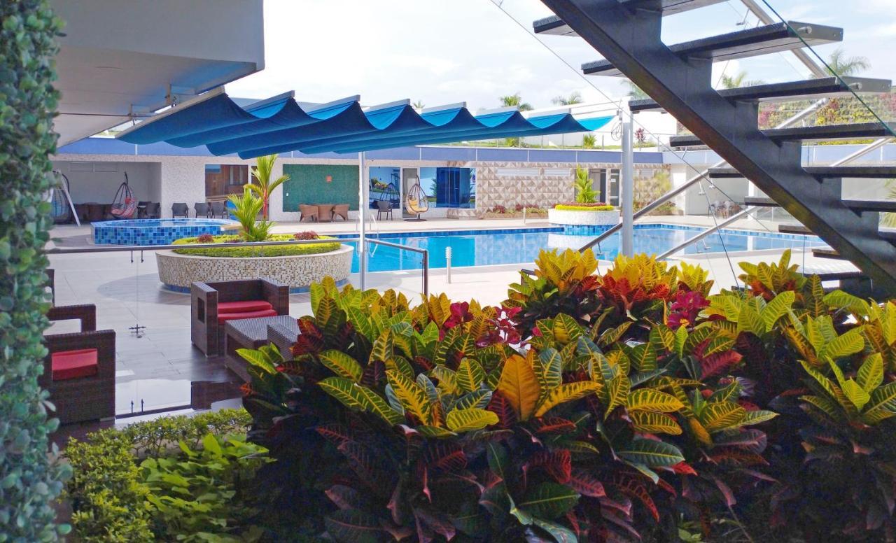 קאלי Hotel Royal Elim International מראה חיצוני תמונה The pool at the hotel