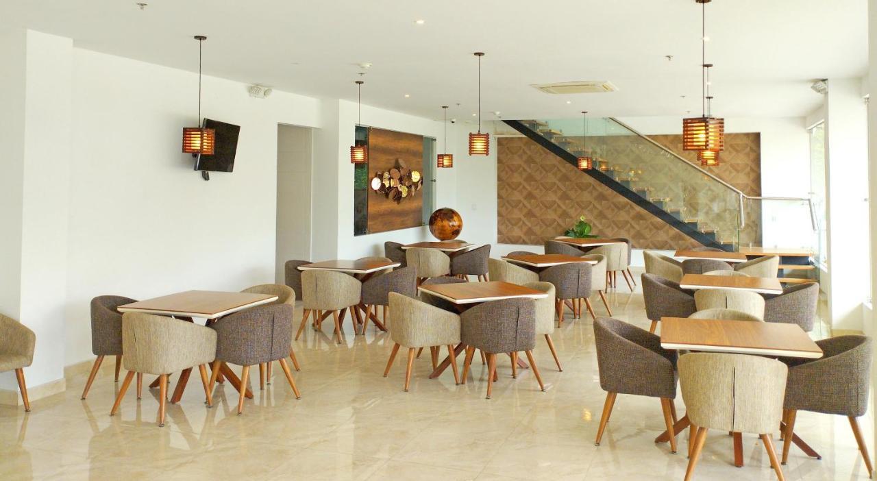 קאלי Hotel Royal Elim International מראה חיצוני תמונה The interior of the restaurant