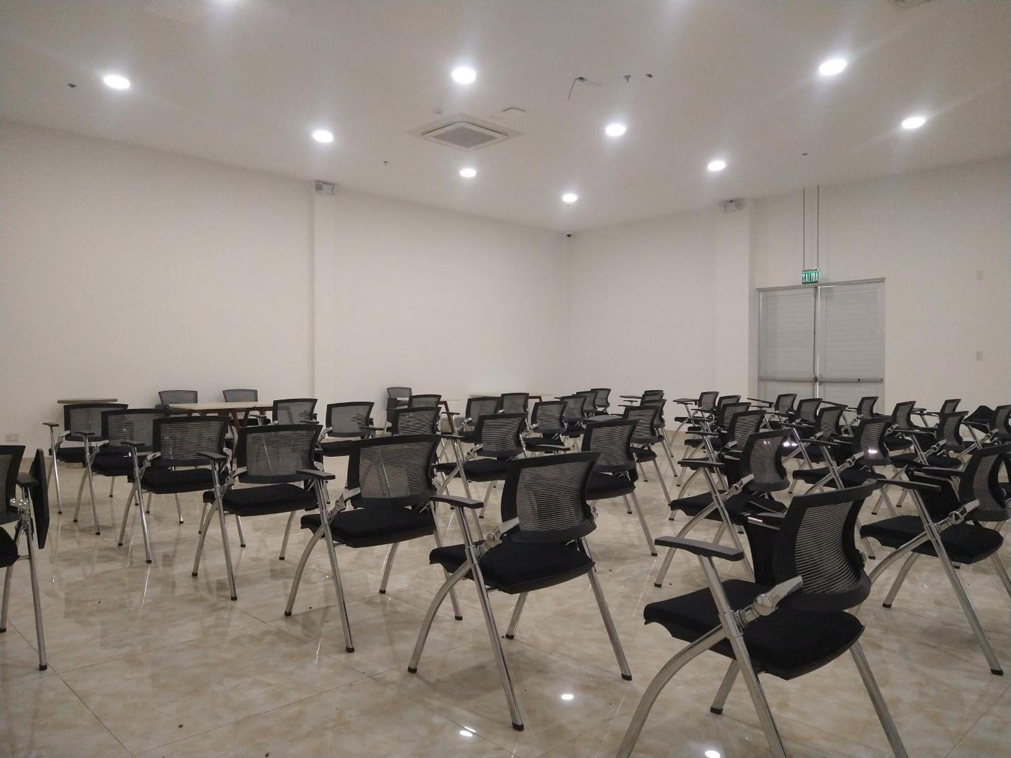 קאלי Hotel Royal Elim International מראה חיצוני תמונה The conference room