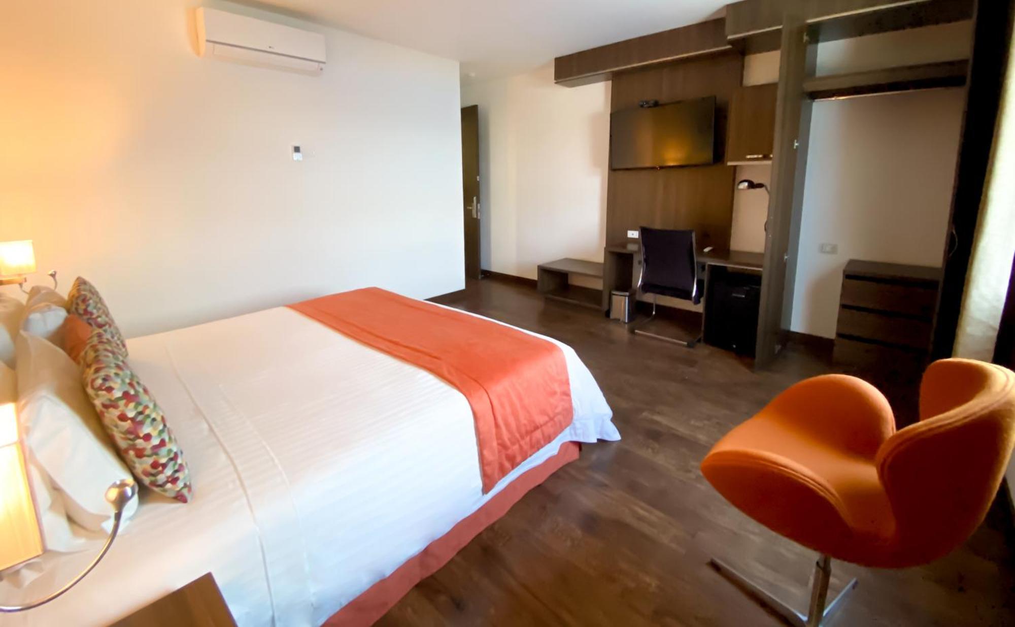 קאלי Hotel Royal Elim International מראה חיצוני תמונה A room at the hotel