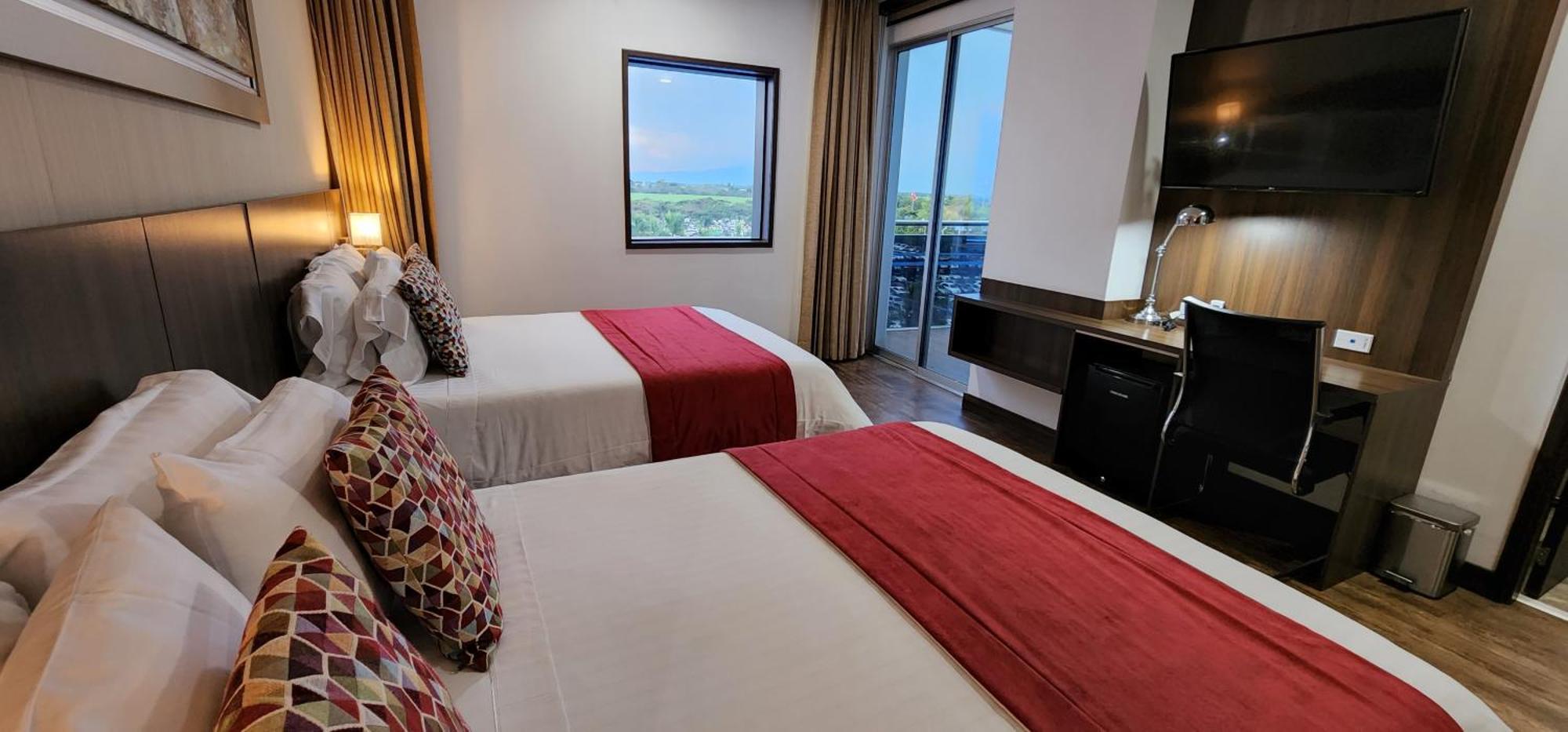 קאלי Hotel Royal Elim International מראה חיצוני תמונה A guest room at the hotel