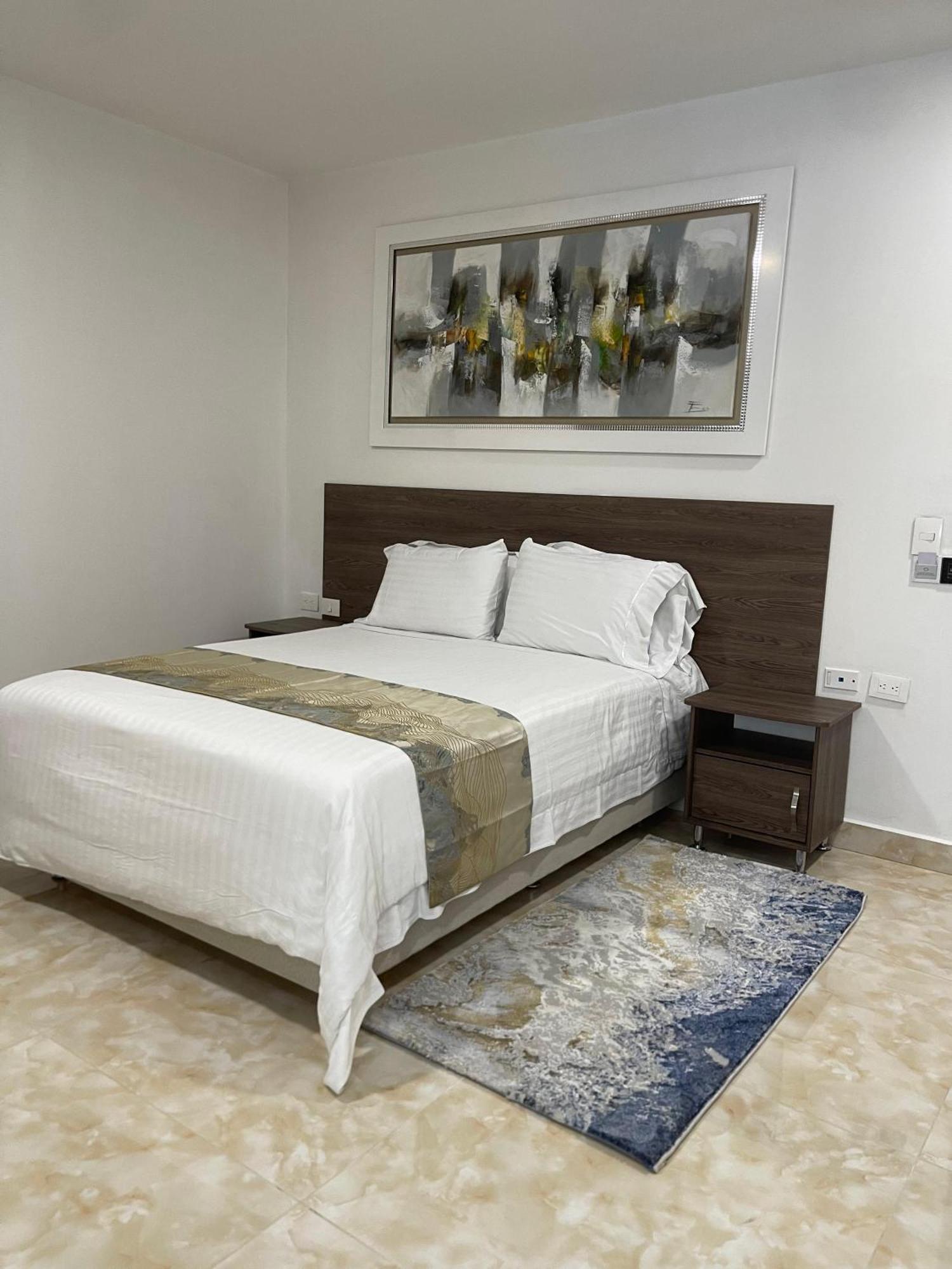 קאלי Hotel Royal Elim International מראה חיצוני תמונה A bedroom at the hotel